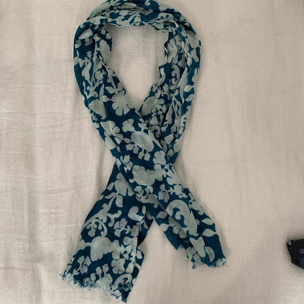Torino blue patterned wool scarf
